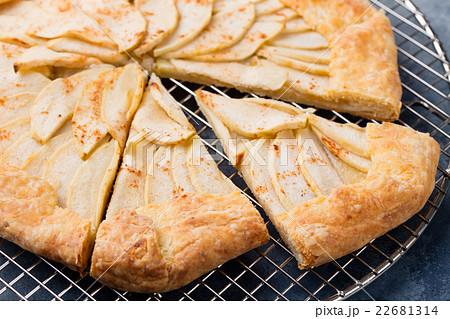 Apple galette pie tart with cinnamon Cooling rack Apple galette pie tart with cinnamon Cooling rack 22681314
