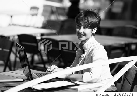 Attractive young woman using laptop Attractive young woman using laptop 22683572