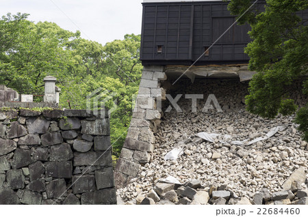 地震で破壊された熊本城 地震で破壊された熊本城 22684460