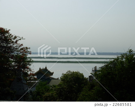 ミャンマーのエーヤワディー川の写真素材