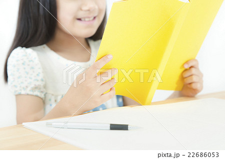勉強す女の子 読書をする女の子 ボディーパーツ パーツカット 勉強す女の子 読書をする女の子 ボディーパーツ パーツカット 22686053