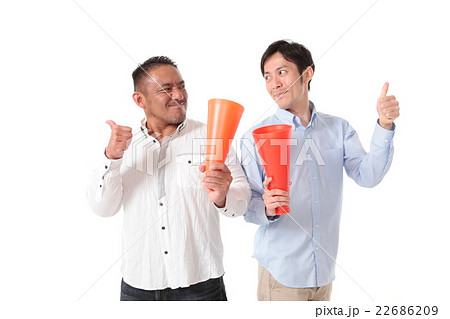 男性2名の応援イメージ 22686209