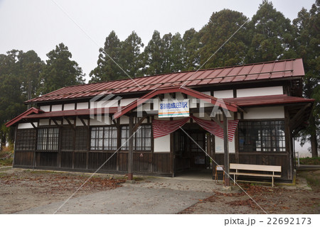 フラワー長井線　羽前成田駅 22692173