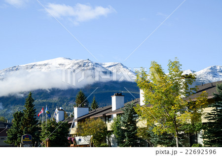 カナディアンロッキー・ジャスパーの秋景色 22692596