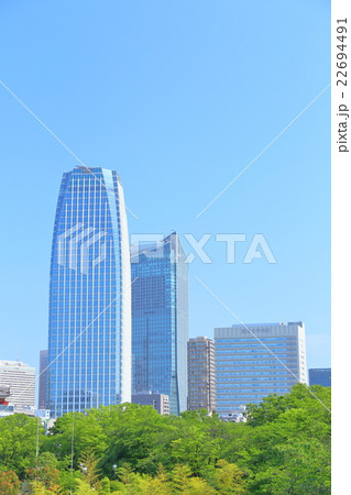 【東京】高層ビルと青空 22694491