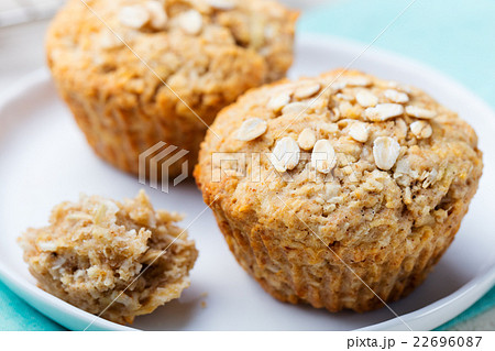 Healthy vegan oat muffins, apple and banana cakes Healthy vegan oat muffins, apple and banana cakes 22696087