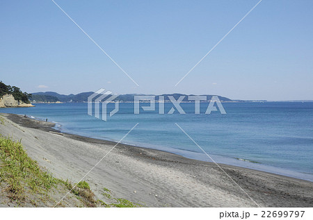 鎌倉　七里ヶ浜の海と稲村ヶ崎が見える風景 22699797