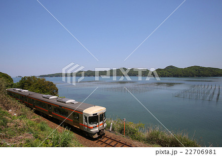 参宮線　海と列車 22706981