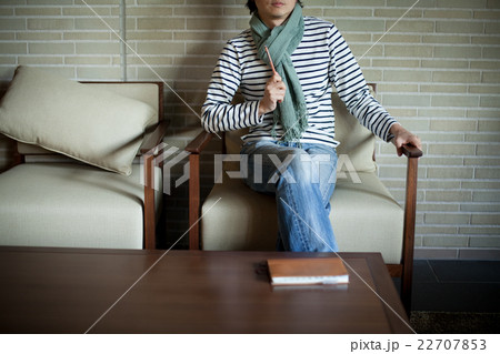 私服姿の男性ポートレート 22707853