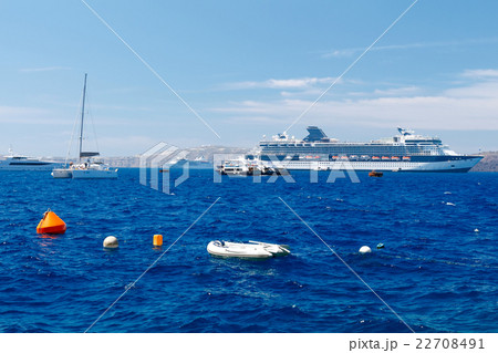 Fira. View of the old harbor. 22708491