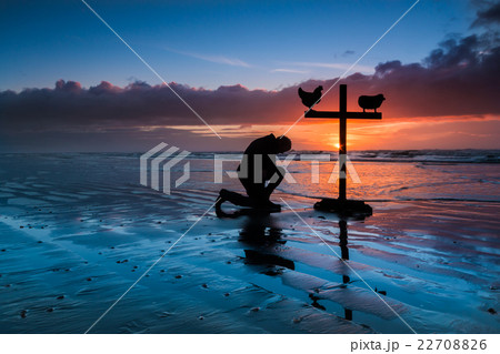 Praying Cross Beach 22708826