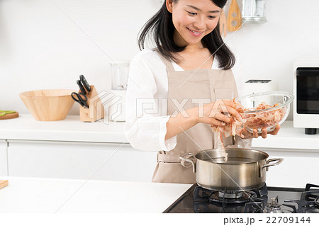 だし汁 22709144