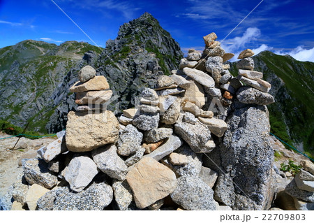 ケルンと中央アルプス・宝剣岳と木曽駒ヶ岳 ケルンと中央アルプス・宝剣岳と木曽駒ヶ岳 22709803