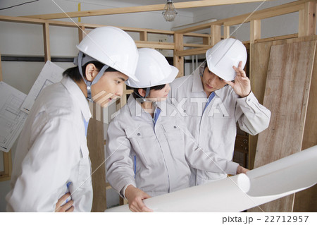 建築現場 建築士 現場監督 建築現場 建築士 現場監督 22712957