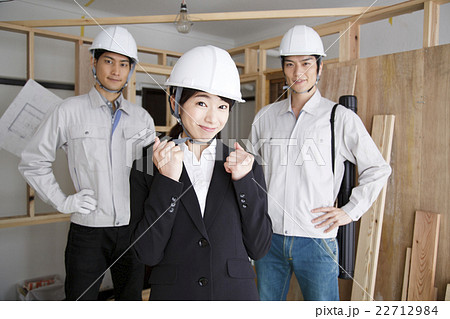 建築現場 建築士 現場監督 建築現場 建築士 現場監督 22712984