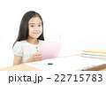 読書をする女の子　勉強する女の子 22715783