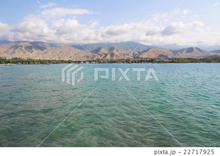 イシククル湖面 22717925