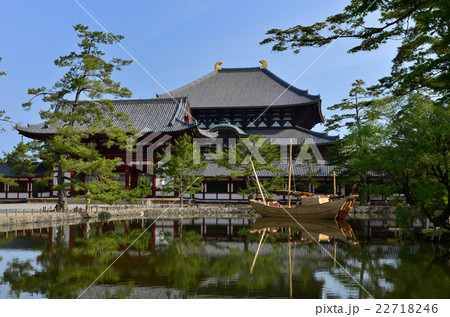 東大寺　大仏殿と鏡池（2016.4） 22718246