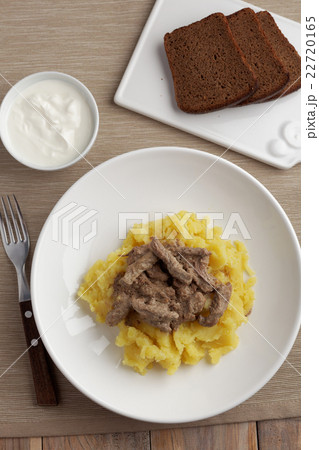 Beef Stroganoff with mashed potato 22720165