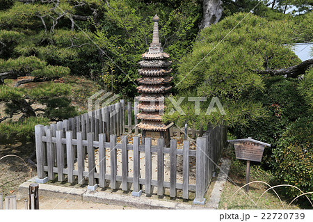 特別名勝「栗林公園」南湖の渚山付近にある「古理兵衛九重塔」 特別名勝「栗林公園」南湖の渚山付近にある「古理兵衛九重塔」 22720739