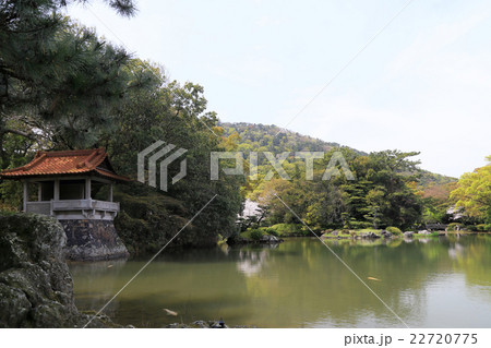 栗林公園、北庭の群鴨池(手前の四阿は瞰鴨閣) 栗林公園、北庭の群鴨池(手前の四阿は瞰鴨閣) 22720775