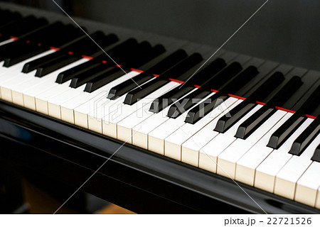 グランドピアノの鍵盤の写真素材 22721526 Pixta