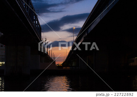 京葉線と東関東自動車道の夕暮れ 22722892
