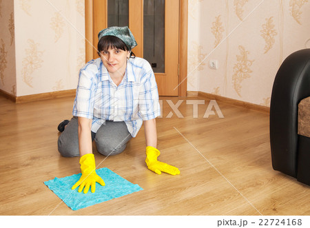 woman cleaning the floor with a rag woman cleaning the floor with a rag 22724168