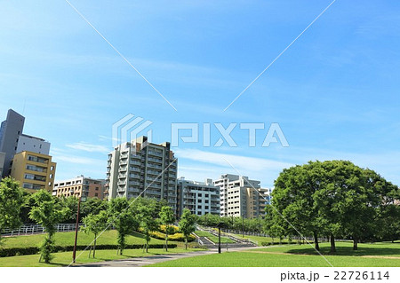 千葉県 新緑のマンション風景 千葉県 新緑のマンション風景 22726114