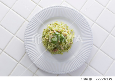 こんにゃくパスタ　バジルソース 22726439