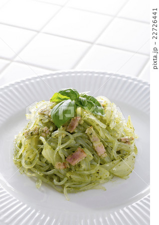 こんにゃくパスタ　バジルソース 22726441