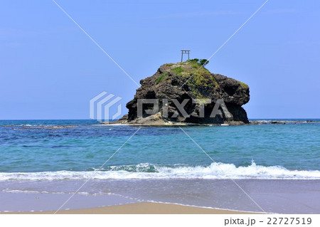 白兎海岸沖の淤岐ノ島（鳥取県鳥取市） 22727519