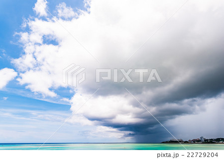 海、雲、風景。沖縄、日本、アジア。 海、雲、風景。沖縄、日本、アジア。 22729204