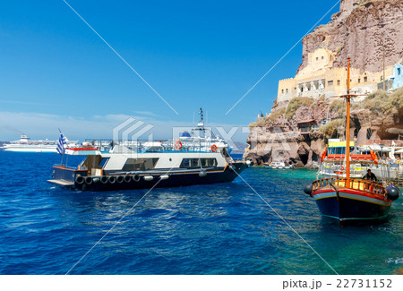 Fira. View of the old harbor. 22731152