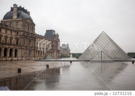 Louvre pyramid of museum 22731218