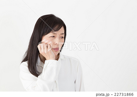 体調不良の女性 体調不良の女性 22731866