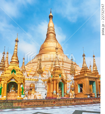 Shwedagon pagoda in Yangon. Myanmar. Shwedagon pagoda in Yangon. Myanmar. 22732547