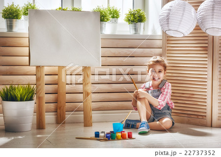child draws paints 22737352