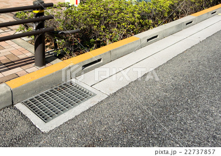 側溝の排水口 側溝の排水口 22737857