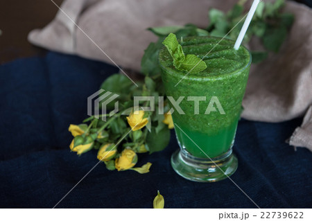 Healthy organic green smoothie 22739622