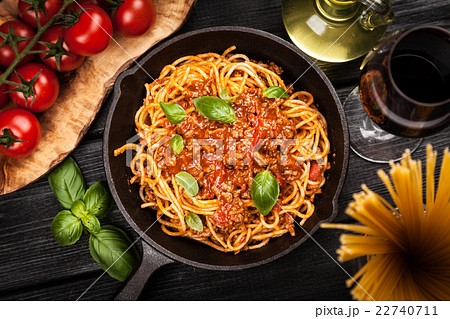 Traditional spaghetti bolognese Traditional spaghetti bolognese 22740711