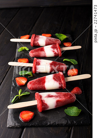 Homemade strawberry yogurt ice cream popsicles Homemade strawberry yogurt ice cream popsicles 22741473