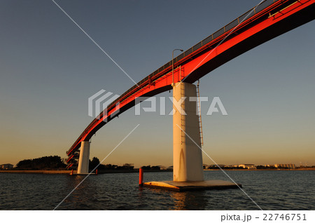 夕暮れの中ノ島大橋 22746751