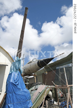 米軍の戦闘機のスクラップ置き場 22747002