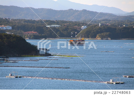 伊勢志摩、英虞湾島めぐりのスペイン帆船型エスペランサと真珠の養殖筏群/伊勢志摩国立公園 22748063