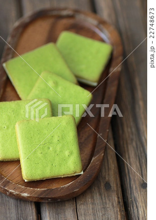 ホワイトチョコをサンドした抹茶ラングドシャクッキー ホワイトチョコをサンドした抹茶ラングドシャクッキー 22748673