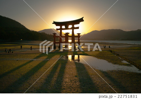 広島県・厳島神社・鳥居 広島県・厳島神社・鳥居 22751831