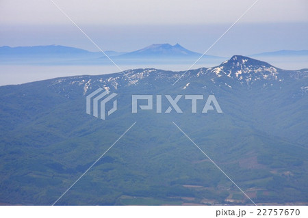 ニセコアンヌプリから見る春の昆布岳と駒ヶ岳 ニセコアンヌプリから見る春の昆布岳と駒ヶ岳 22757670