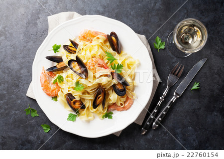 Pasta with seafood 22760154