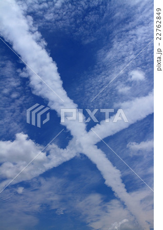 十文字に交差する飛行機雲 十文字に交差する飛行機雲 22762849